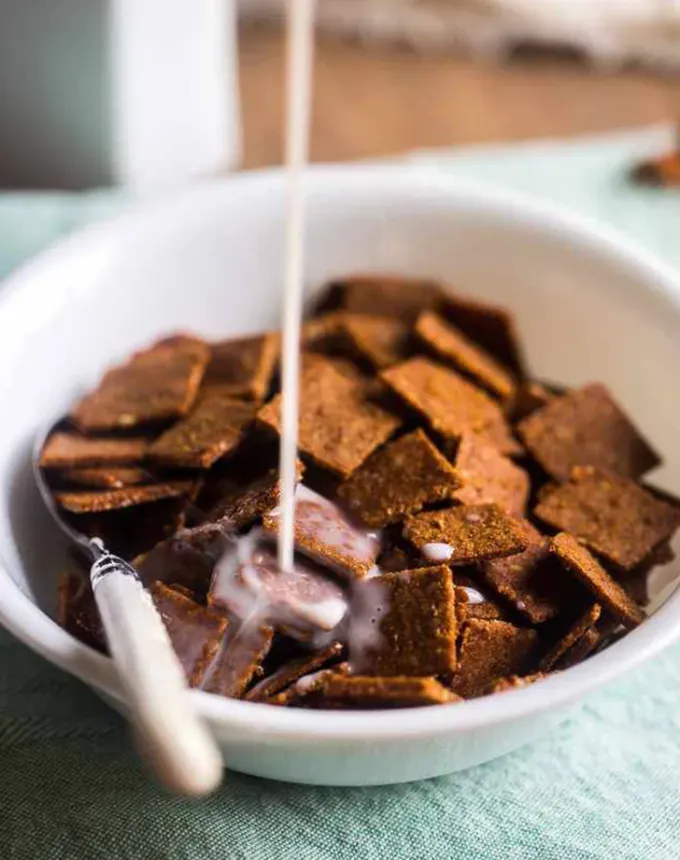 healthy midnight snacks: cereal and milk' title='25 Healthy Late-Night Snacks to Satisfy Midnight Cravings