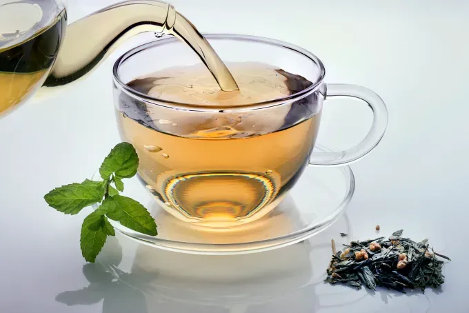 types of tea: green tea' fetchpriority='auto' title='6 Types of Tea to Consider for Your Next Cuppa from Green to Oolong