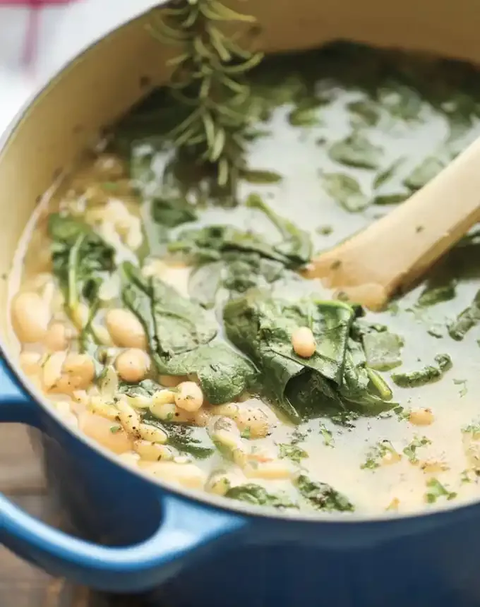clean eating dinner recipes: spinach and white bean soup' title='65 Clean-Eating Dinner Recipes for the New Year and Beyond