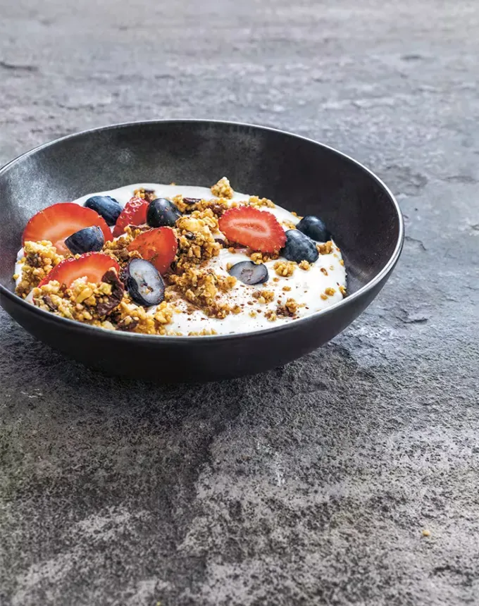 cold breakfast recipes crispy quinoa cashew granola' title='26 Cold Breakfast Recipes for Busy Mornings