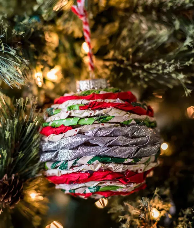 christmas-crafts-for-adults: a paper christmas ornament' title='60 Festive Christmas Crafts for Adults