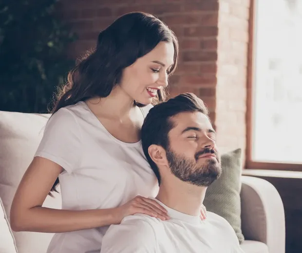 50 veidi, kā parādīt vīrieti, kuru tu viņu mīli (tāpēc viņam nekad nav jābrīnās)