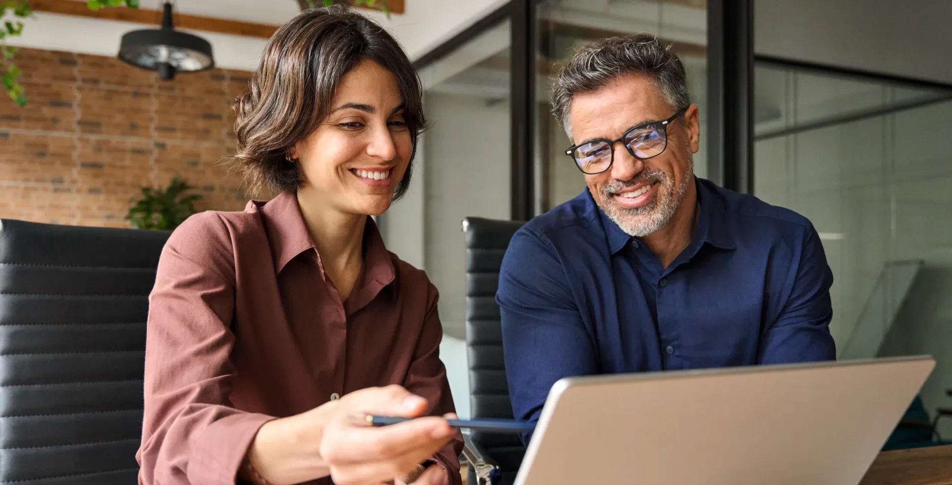 two co-workers discussing a difficult project on a computer' title='what’s making this task hard to complete brilliant phrases people use to say you’re lazy without sounding rude' typeof='foaf:Image' decoding='async