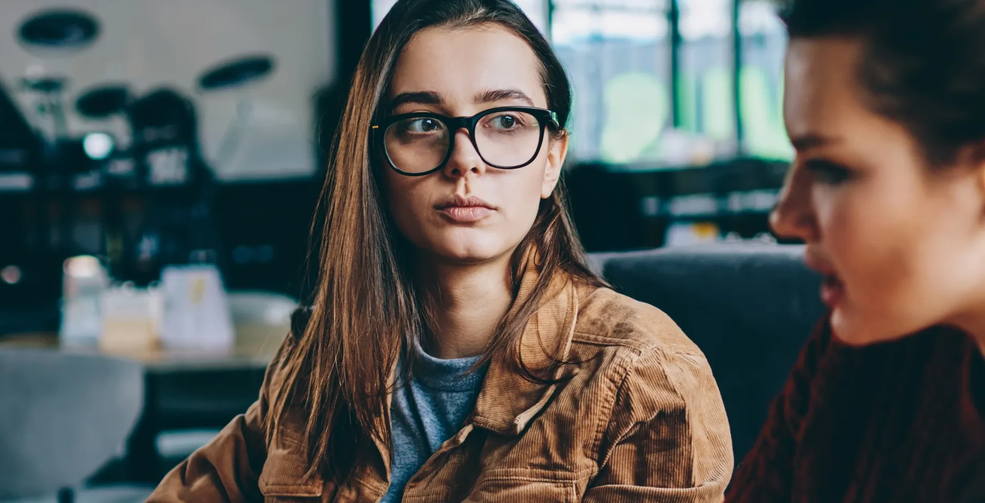 woman looking at colleague who isnt as engaged at work' title='not seeing the engagement i anticipated brilliant phrases people use to say you’re lazy without sounding rude' typeof='foaf:Image' decoding='async