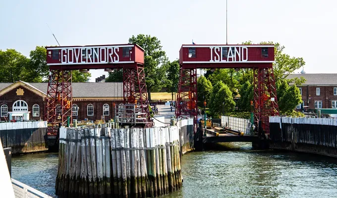 things-to-do-on-a-sunday-in-nyc: the sign for governor’s island.' fetchpriority='auto' title='18 Things to Do on a Sunday in NYC That Are Anything But Boring
