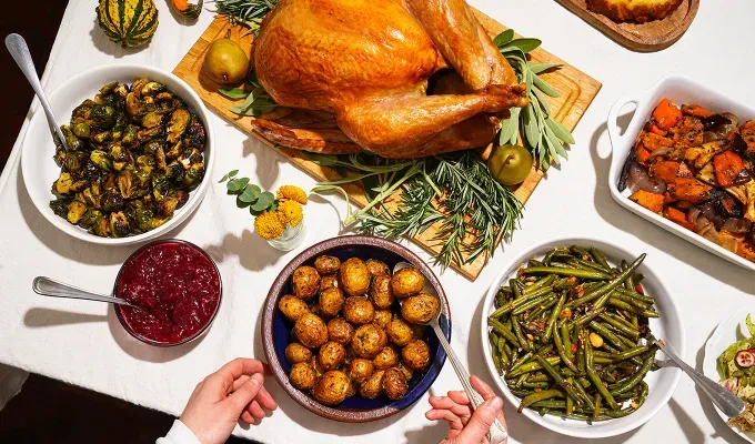 Farm to People Thanksgiving Table where to order thanksgiving dinner and catering nyc' fetchpriority='auto' title='Where to Order Thanksgiving Dinner and Catering in NYC