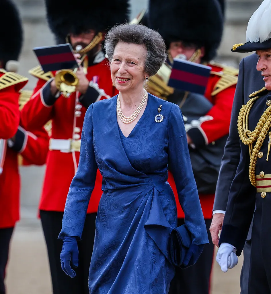 Buckingham Palace ha appena pubblicato le foto dell'infanzia di Princess Anne e guarda quei riccioli biondi