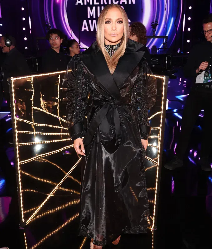 jennifer lopez amas outfits coat' fetchpriority='auto' title='Jennifer Lopez Wore 8 Stunning Outfits at the AMAs But This One Stole the Show