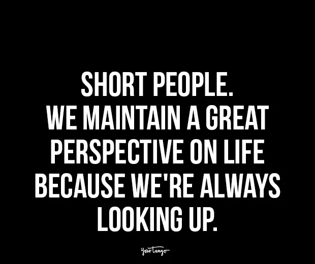 100 smieklīgi īsas meitenes citāti, ko jūsu draudzene novērtēs pilnībā