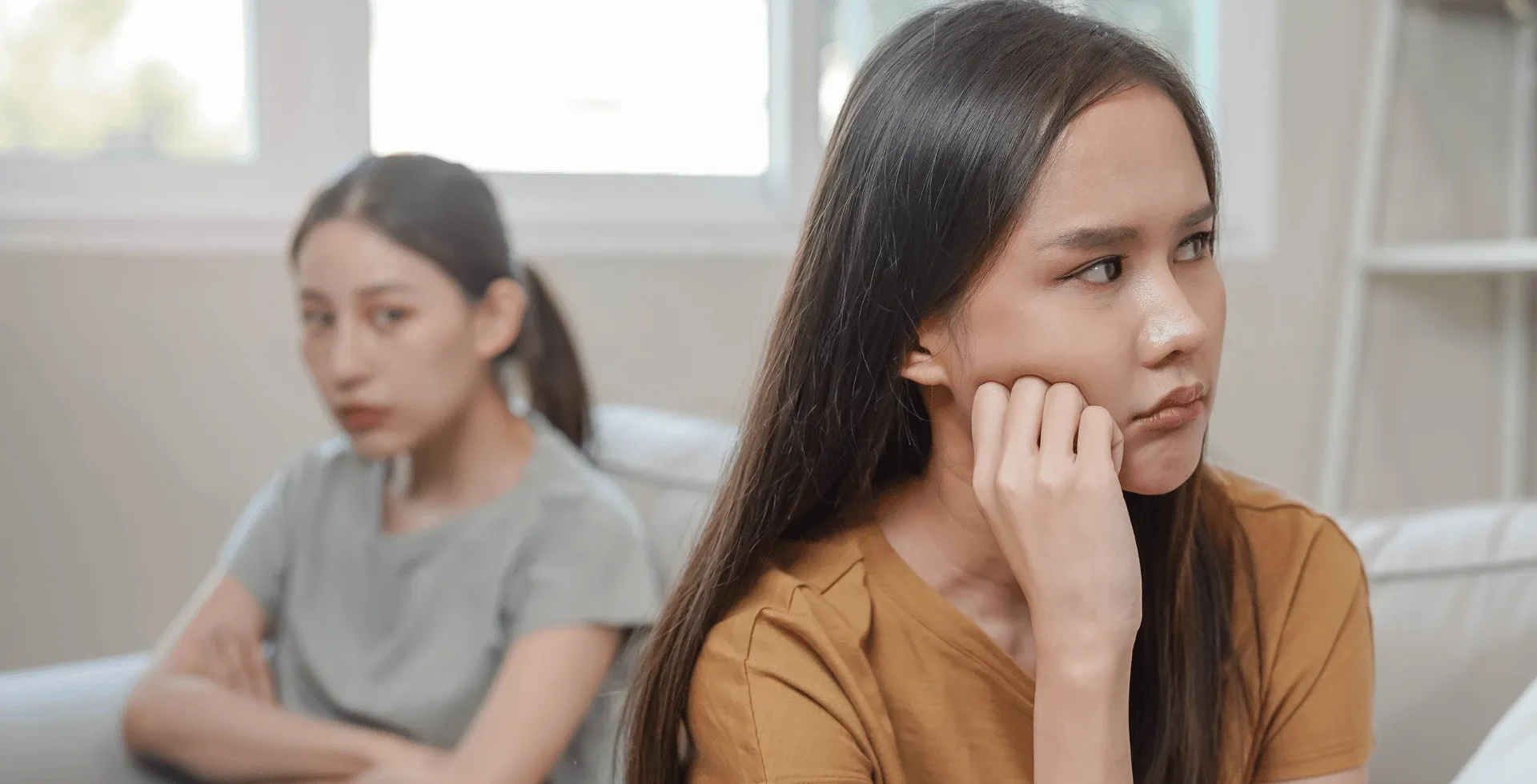 two women ignoring each other' title='Subtle Traits Of A Good-Hearted Person According To Psychology' typeof='foaf:Image' decoding='async