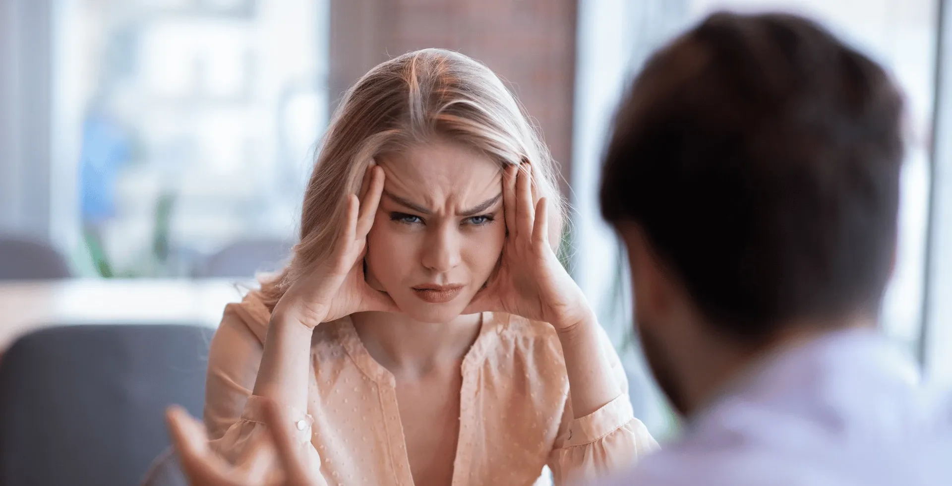 11 Sätze, die wirklich brillante Menschen sagen, um eine wütende Person in ihre Schranken zu weisen