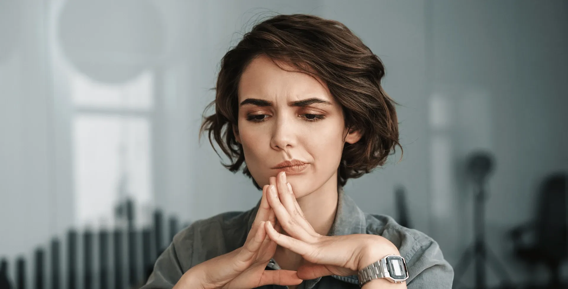 woman thinking' title='8 Subtle Traits Of People Who Have A Low IQ' typeof='foaf:Image' decoding='async