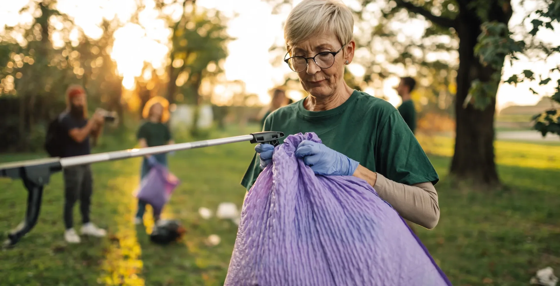 good woman picking up trash in a public park' title='picking up trash if you see a woman doing these things in public you know she’s a good person' typeof='foaf:Image' decoding='async