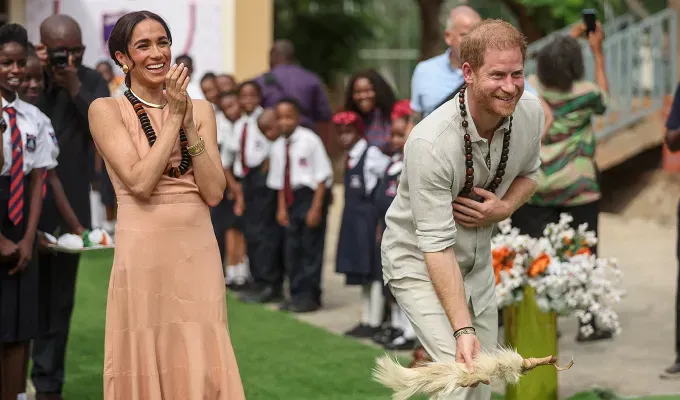 black cat golden retriver 5' fetchpriority='auto' title='Why Is TikTok Obsessing Over the Black Cat and Golden Retriever Dating Theory? Let Me a Relationship Editor Explain