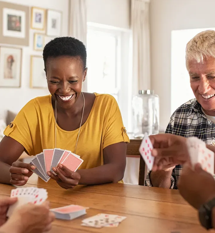 64 Aikuisten sisätiloissa toimintaa, jotka ovat täydellisiä noihin sateisiin päiviin